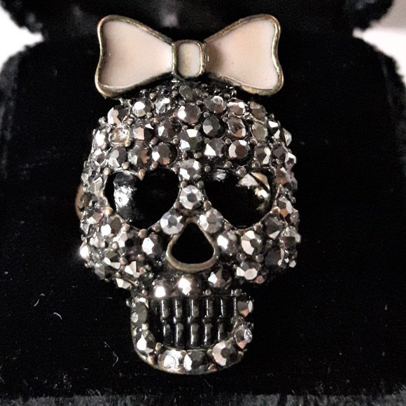Betsey Johnson gunmetal grey rhinestone SKULL ring - Picture 1 of 7